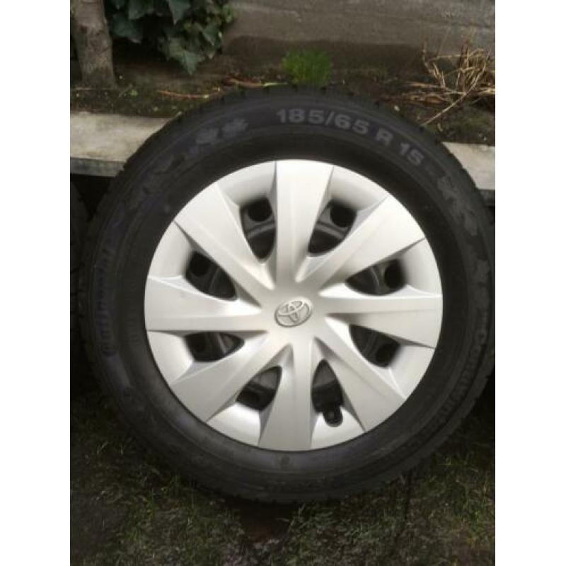 15” toyota verso s velgen + winterbanden + wieldoppen 5x100