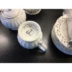 Thee servies
