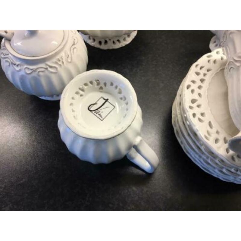 Thee servies