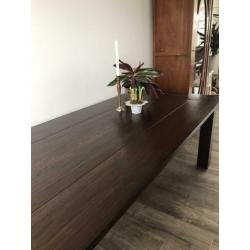 Mooie engelse eettafel