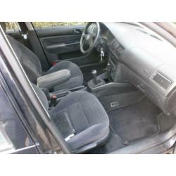 Volkswagen Golf 1.6-16V Comfortline 5drs airco izgst