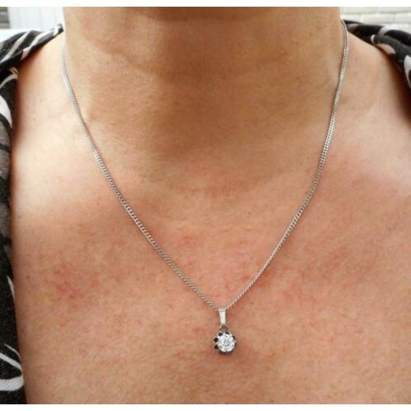 Zilveren ketting met hangertje met helder steentje nr.447