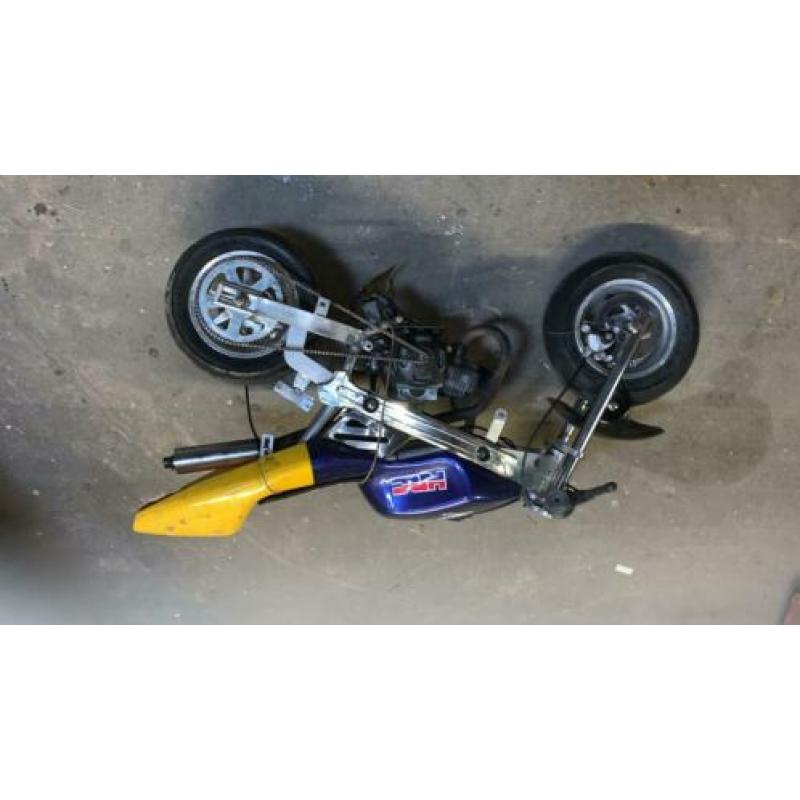 Partij minibikes en onderdelen
