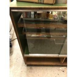 Antieke toonbank . Vitrine kast, toonbank