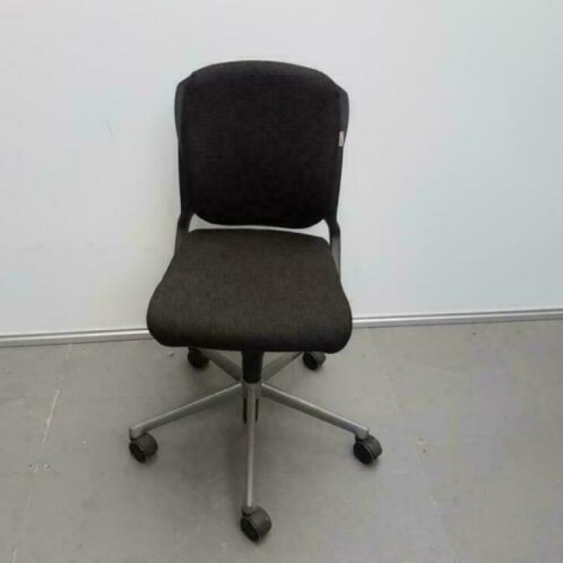 2x AHREND 230 bureaustoelen - zwarte nieuwe stof S06