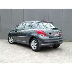 Peugeot 207 1.4 VTi Style ?? LAGE KM ! (bj 2010)