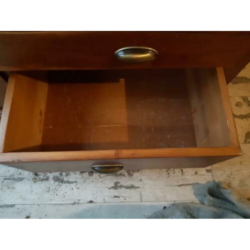 Salon tafel met glas en ladens