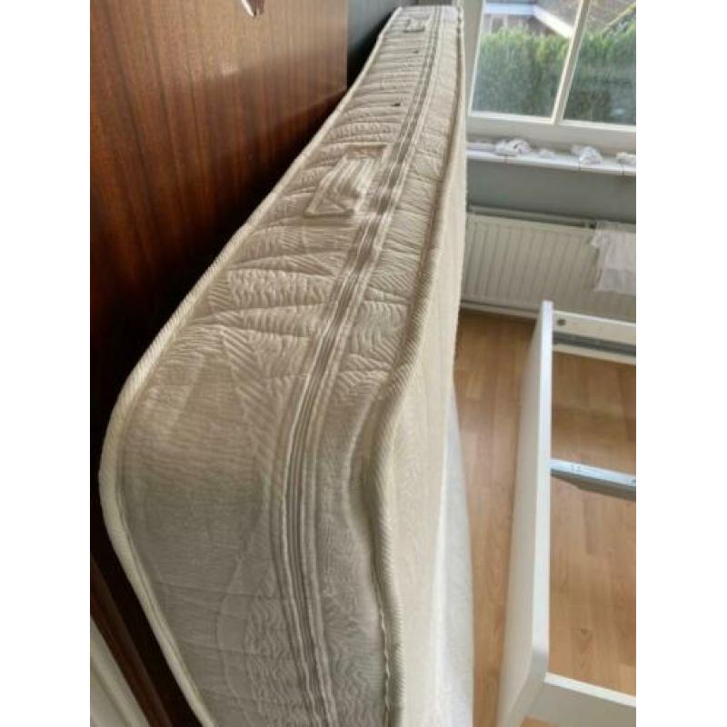 Tweepersoonsbed 140x200 IKEA incl. lattenbodem en matras