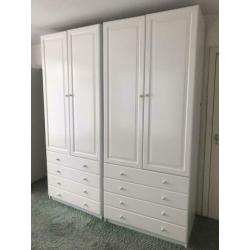 2 kasten elke kast is 236cm hoog, 100cm breed, 60cm diep