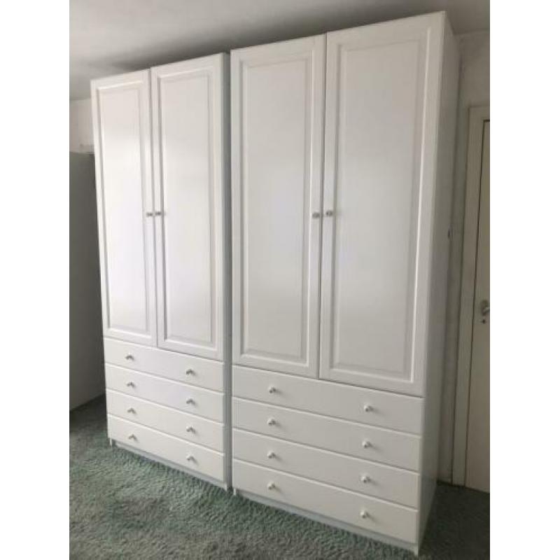 2 kasten elke kast is 236cm hoog, 100cm breed, 60cm diep