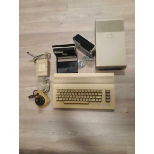 Commodore 64C met joystick diskdrive final cartridge III