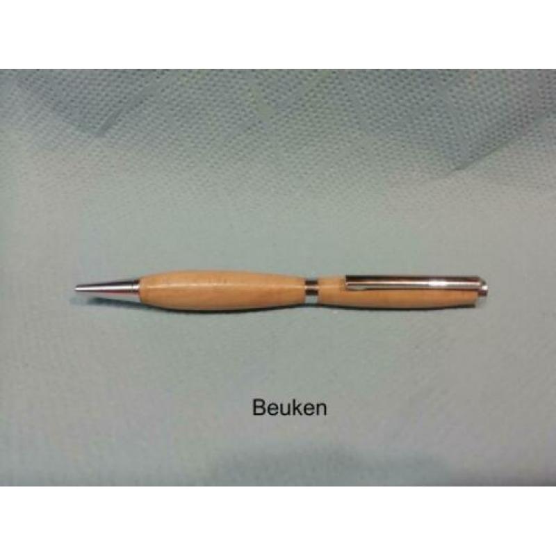 Handgemaakte houten balpennen.