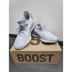 Yeezy tail light 43 1/3 MOET NU WEG