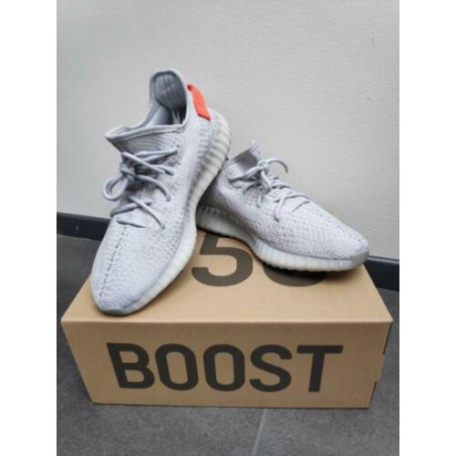 Yeezy tail light 43 1/3 MOET NU WEG