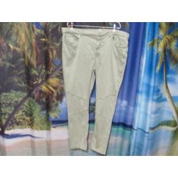 Licht groene stretch broek met 48 M&S