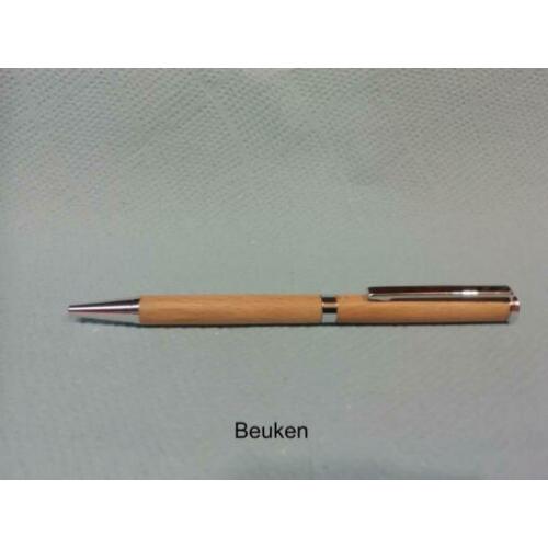 Handgemaakte houten balpennen.