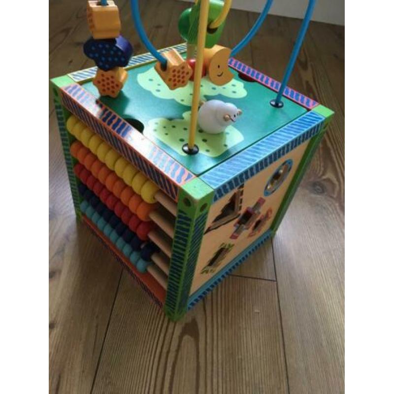 Houten speelkubus, activiteitenkubus