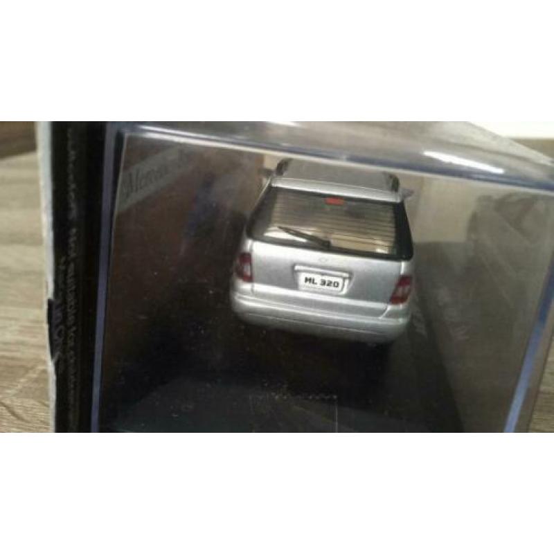 Mercedes benz 1:43 ML 320 2001