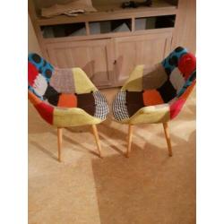 Kuipjes, kleine fauteuils, hippe kleuren,sterk metalen frame