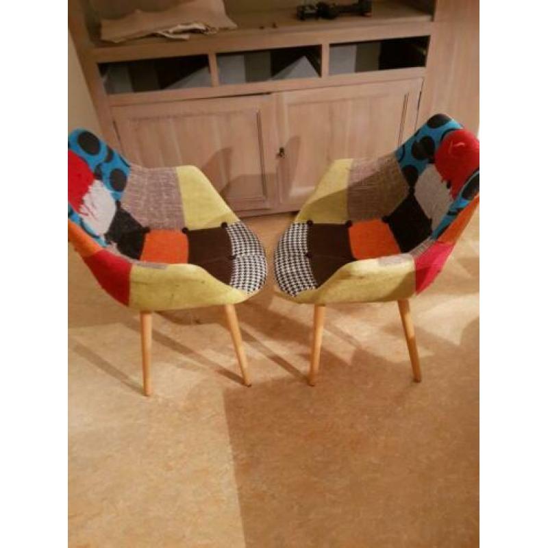 Kuipjes, kleine fauteuils, hippe kleuren,sterk metalen frame