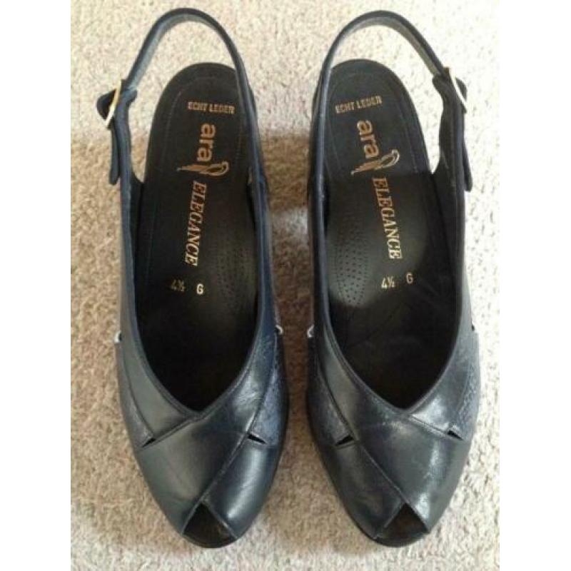 Schoenen: blauwe dames schoen met lage hak. ARA. Maat 37,5