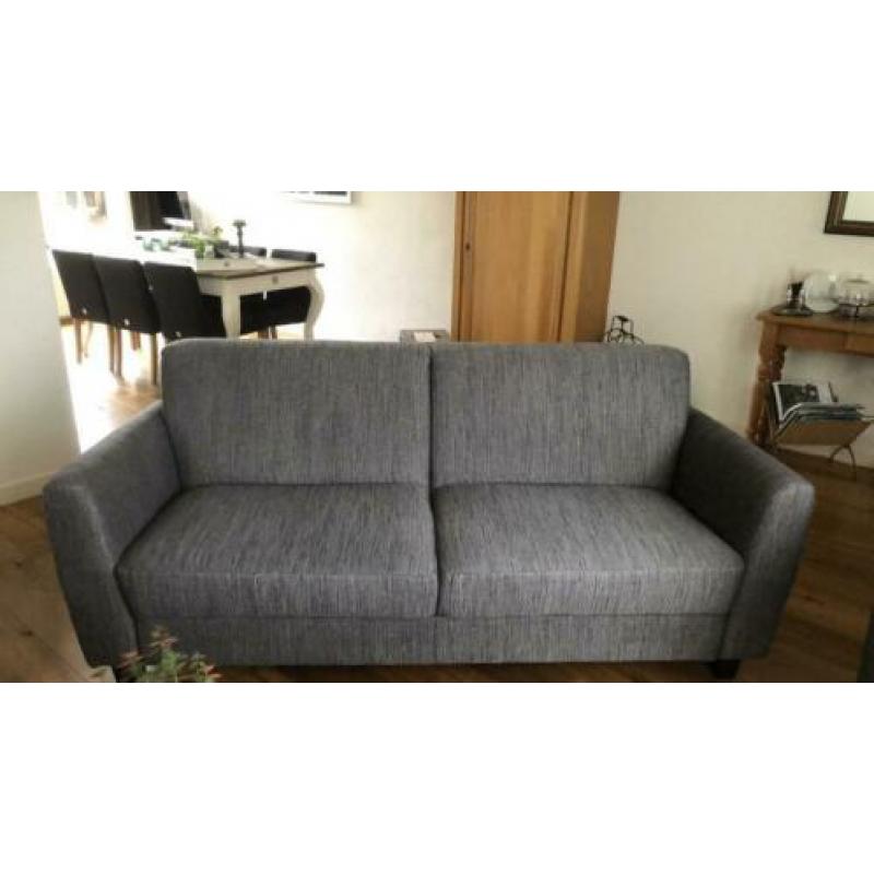 Bank met twee bijbehorende stoelen