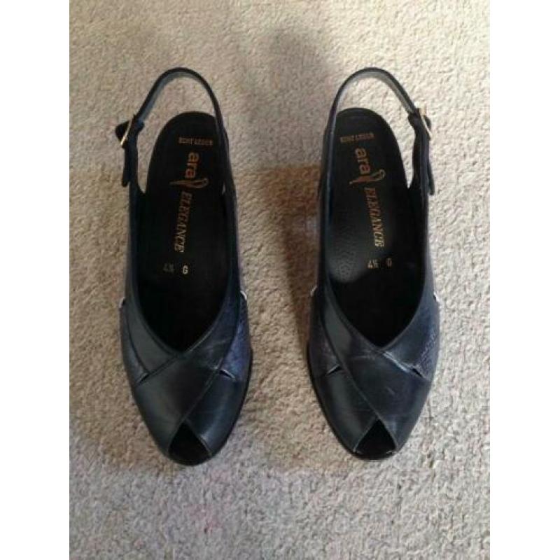 Schoenen: blauwe dames schoen met lage hak. ARA. Maat 37,5