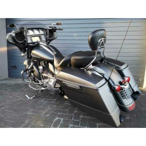 HARLEY-DAVIDSON STREET GLIDE FLHX (bj 2015)