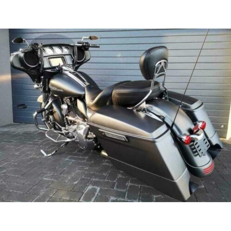 HARLEY-DAVIDSON STREET GLIDE FLHX (bj 2015)