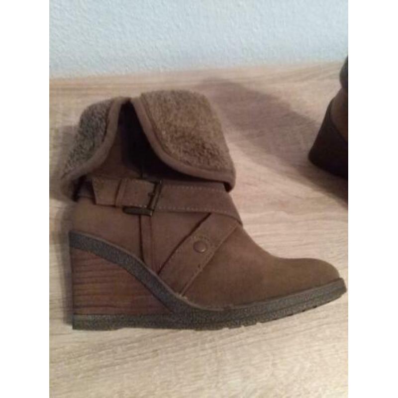Mooie leren suede enkelslaarsjes, kleur bruin, merk TANGO.