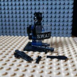 Lego alternative politie SWAT agent met veel wapens