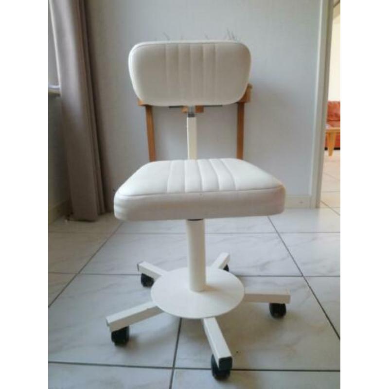 Witte pedicure/manicure/schoonheidspecialist stoel
