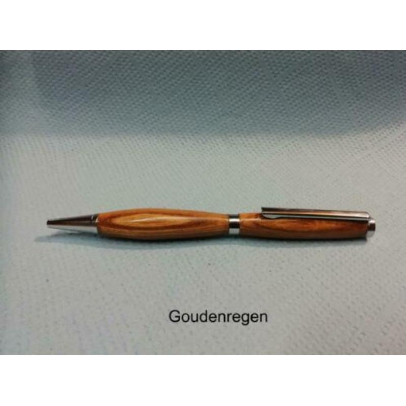 Handgemaakte houten balpennen.