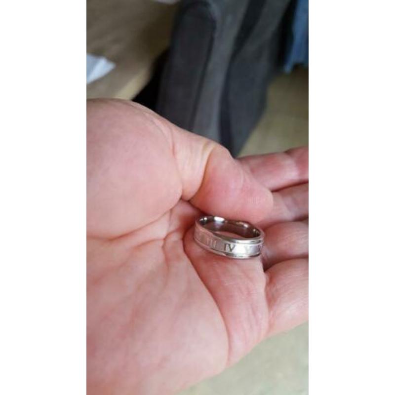 RVS Ring met Romeinse Cijfers Maat 22 Kleur Zilver Nieuw