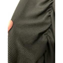 H&M zwarte midi jurk maat 42 V-hals en rug