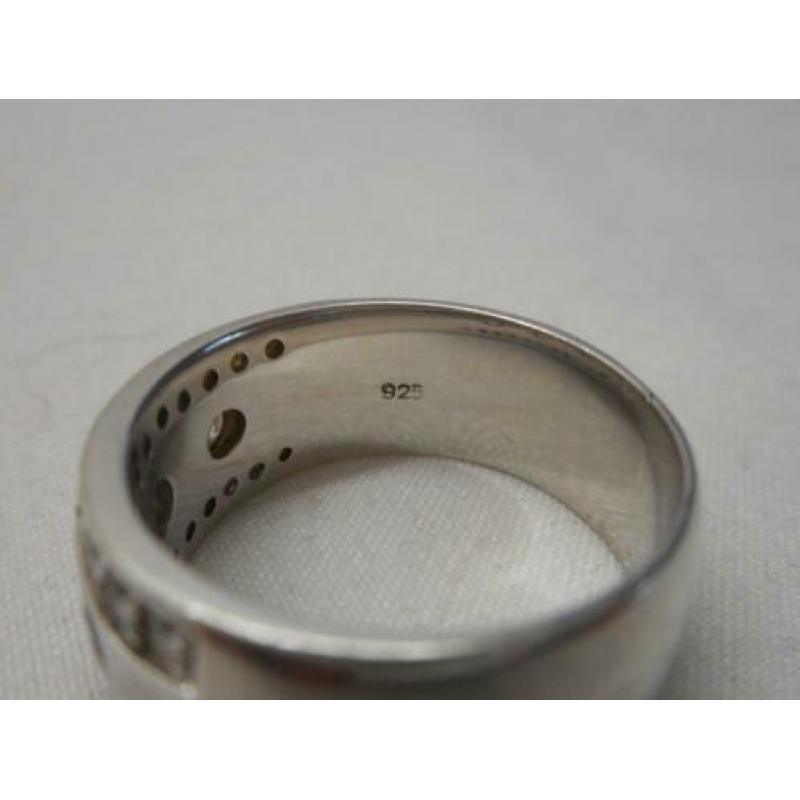 Zilveren Zinzi ring met stenen maat 18.25 nr.1689