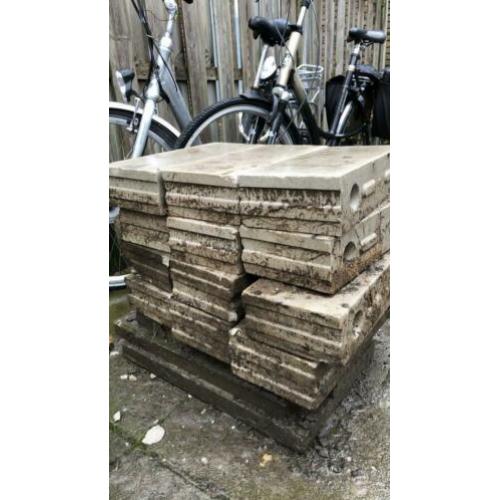 Gratis betontegels en betonblokken voor fundering
