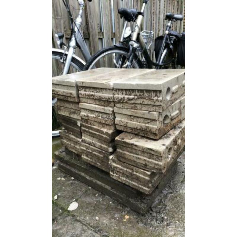 Gratis betontegels en betonblokken voor fundering