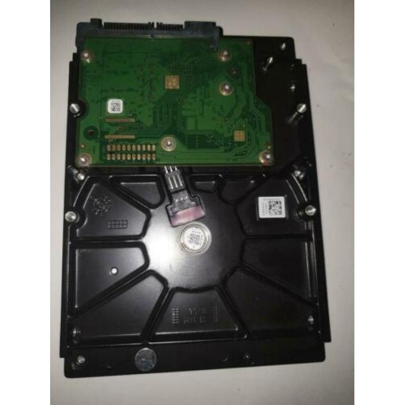 Diverse 3,5 inch SATA harde schijven.