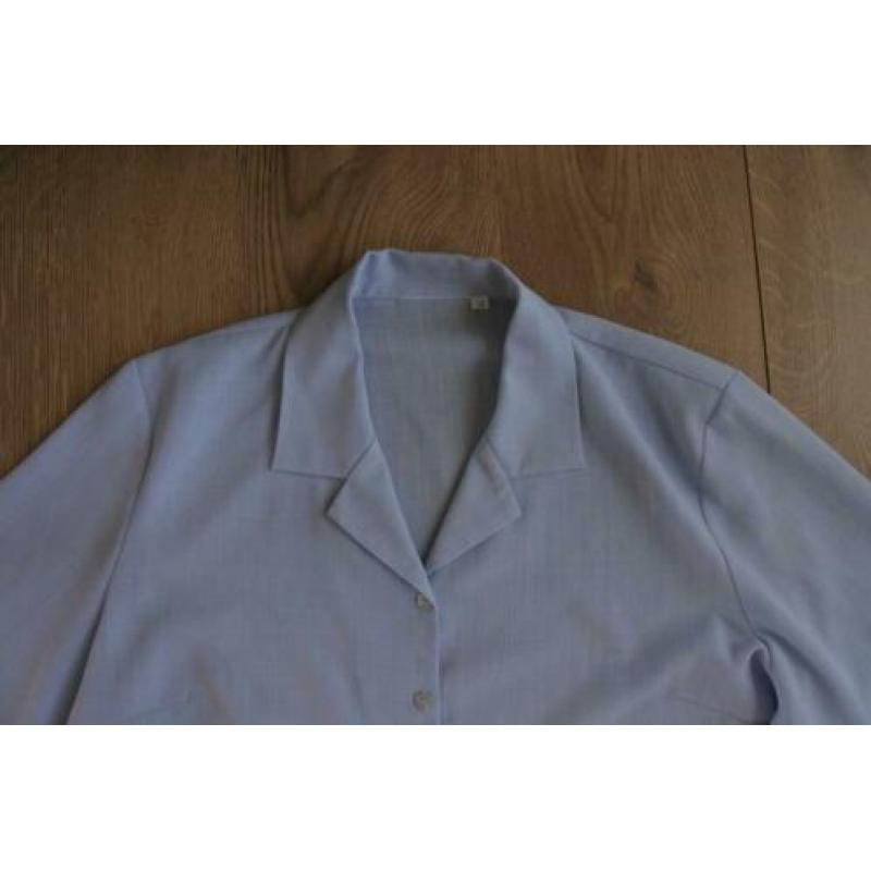 blouse licht blauw 46 leuke kraag