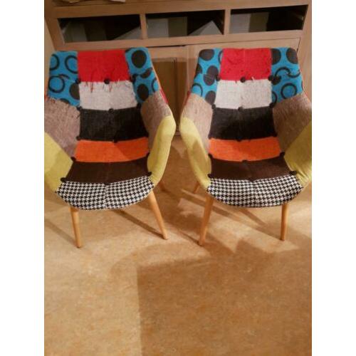 Kuipjes, kleine fauteuils, hippe kleuren,sterk metalen frame
