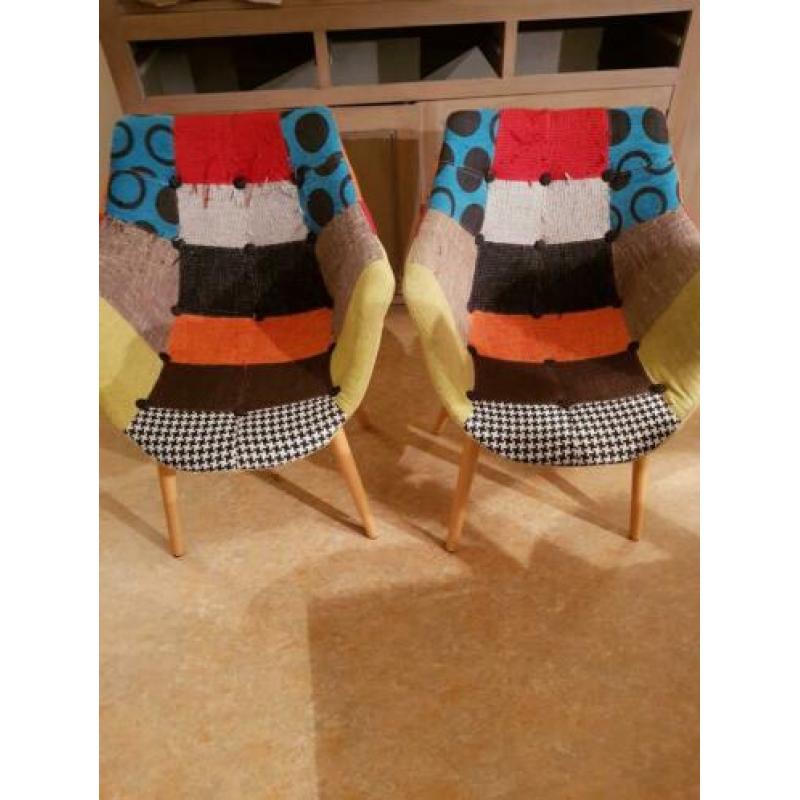 Kuipjes, kleine fauteuils, hippe kleuren,sterk metalen frame