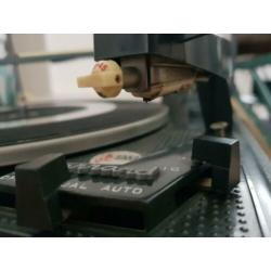 Vintage Garrard AT6 MK2 platenspeler.