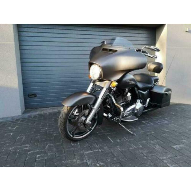 HARLEY-DAVIDSON STREET GLIDE FLHX (bj 2015)