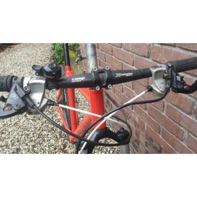 Gecoat alu mtb 26" maat 48cm (met accessoires)