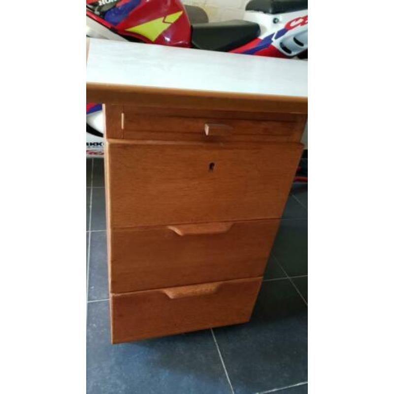 Oud zwaar Philips bureau (antiek) uit 1958
