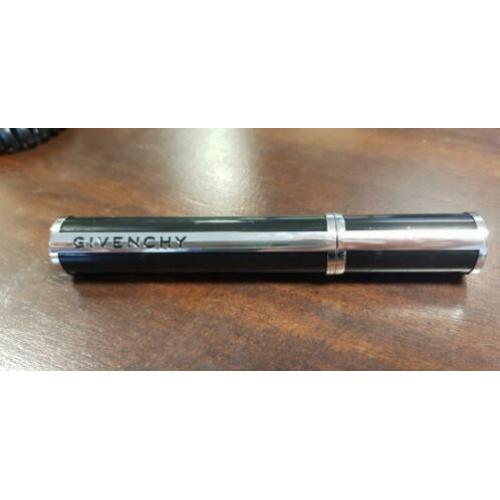 Givency Mascara. Noir