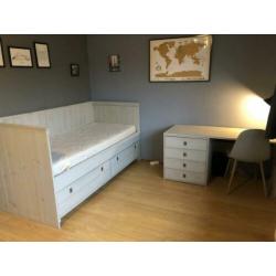 Mooie steigerhouten set bed en bureau ook los te koop