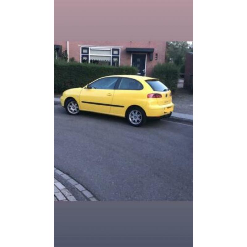 Seat Ibiza 1.4 16V 55KW 2002 Geel