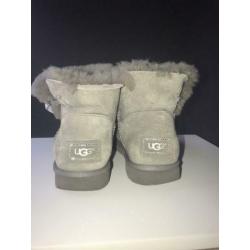 Grijze UGGs